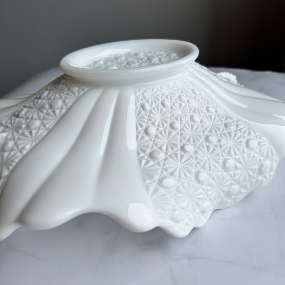 Vintage Fenton White Milk Glass Daisy & Buttons Bowl - Large - Picture 9 of 17